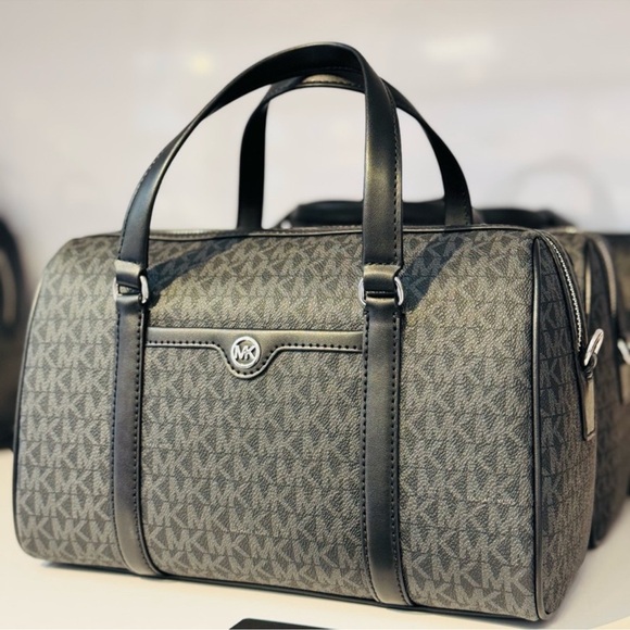 Michael Kors Medium Travel Duffle Satchel Bag Black Signature - Picture 2 of 5